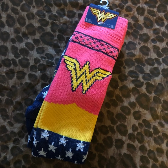 Accessories - DC Comics Wonder Women Socks